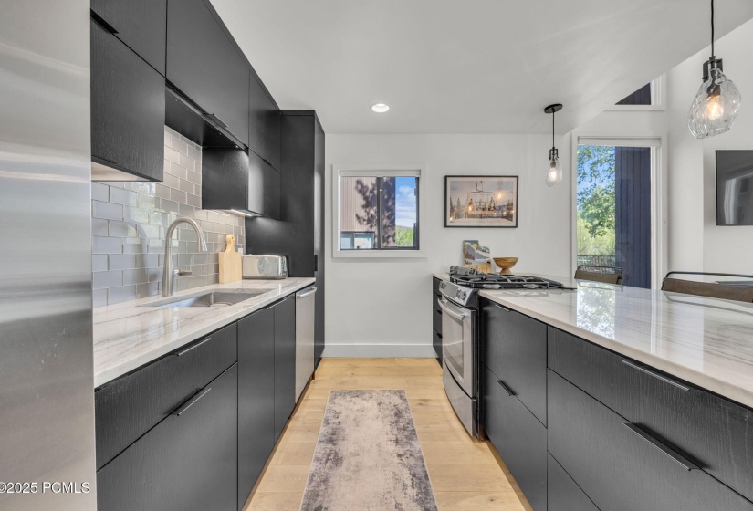 11-web-or-mls-1561-three-kings-dr