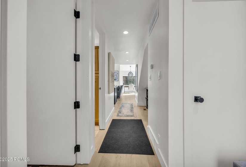 17-web-or-mls-1561-three-kings-dr