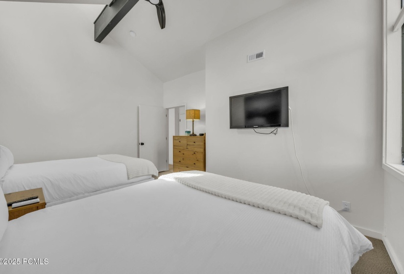 20-web-or-mls-1561-three-kings-dr