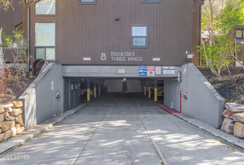 27-web-or-mls-1561-three-kings-dr