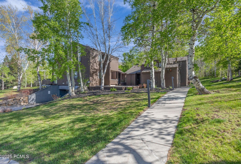28-web-or-mls-1561-three-kings-dr