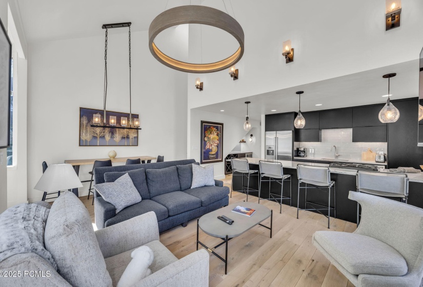 5-web-or-mls-1561-three-kings-dr