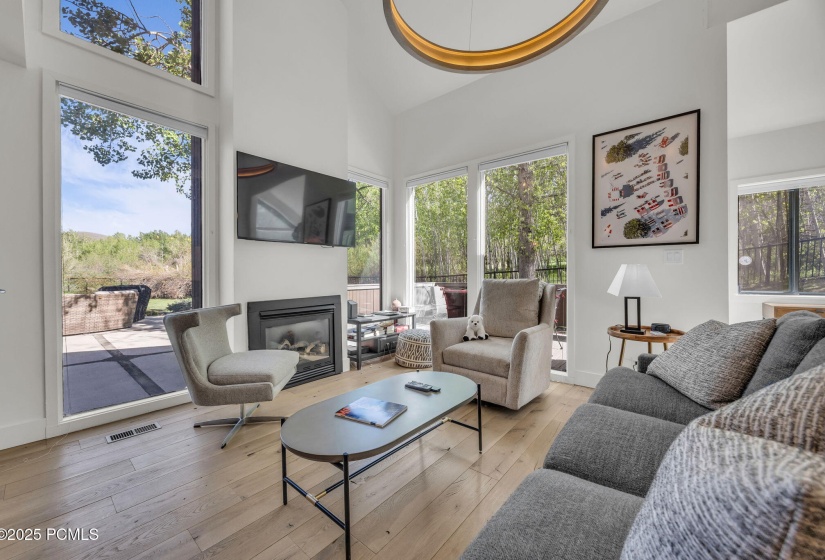 6-web-or-mls-1561-three-kings-dr