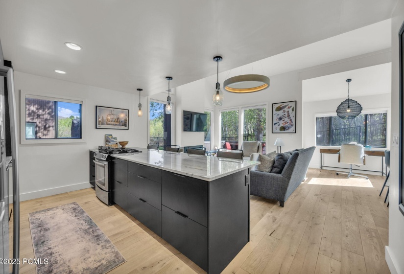 7-web-or-mls-1561-three-kings-dr