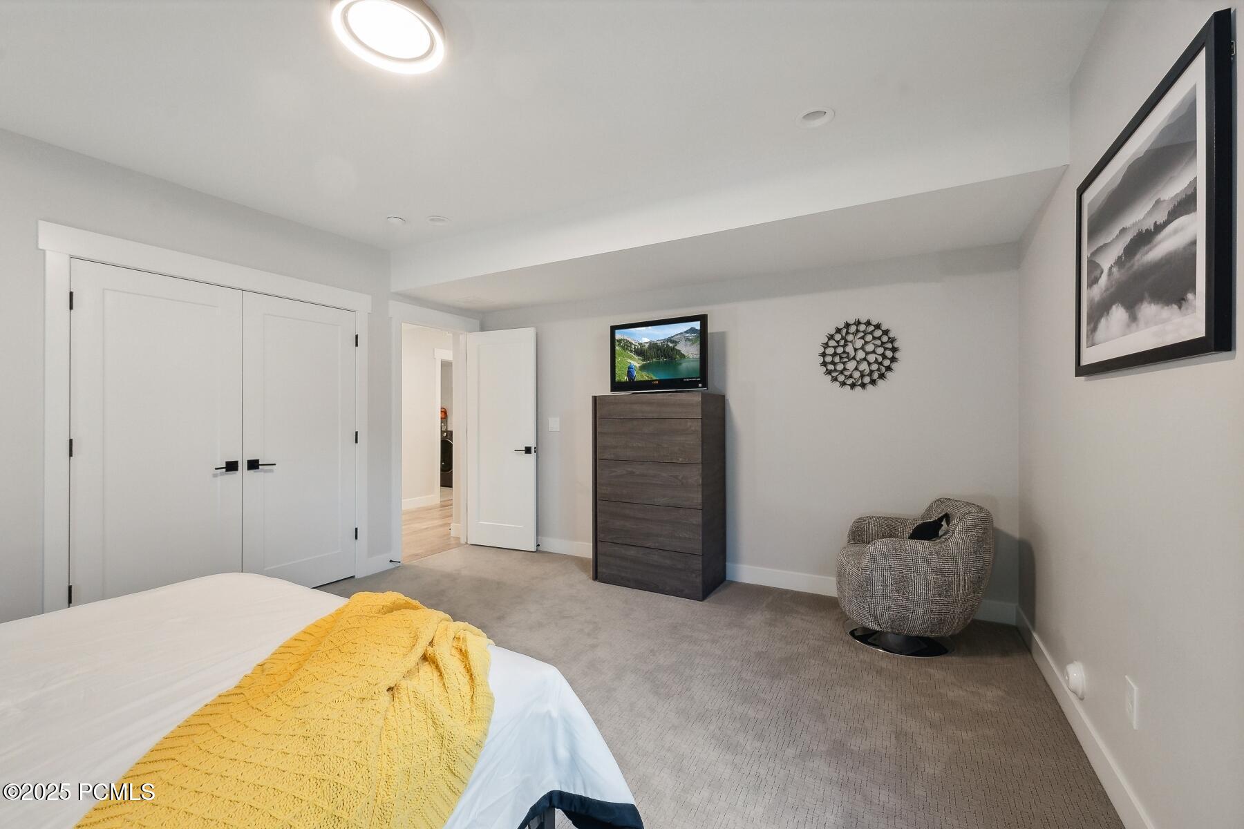29_Bedroom-2_1800x1200_4167635