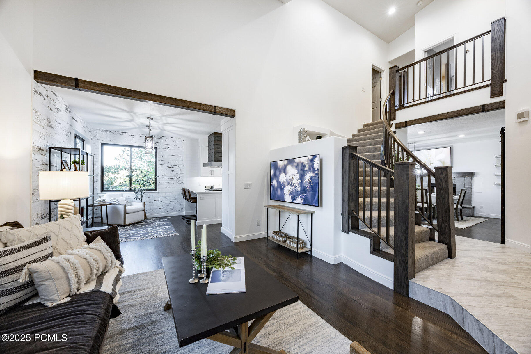 013_4042_hilltop_court006_706