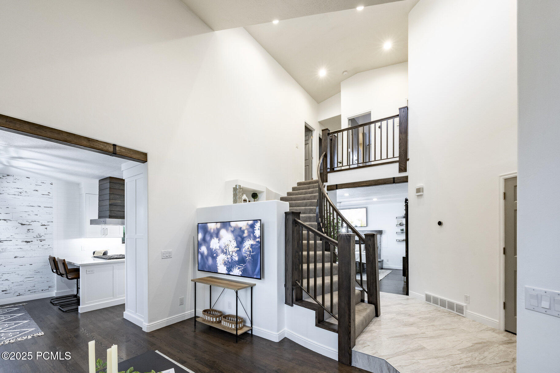 014_4042_hilltop_court021_575