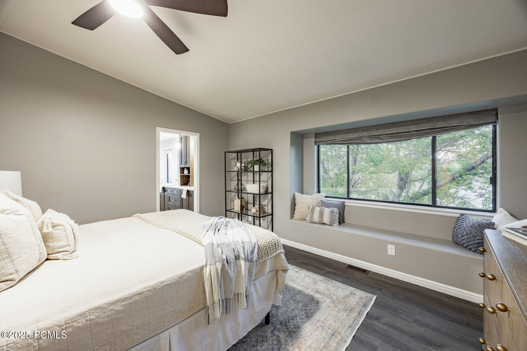 029_4042_hilltop_court024_454