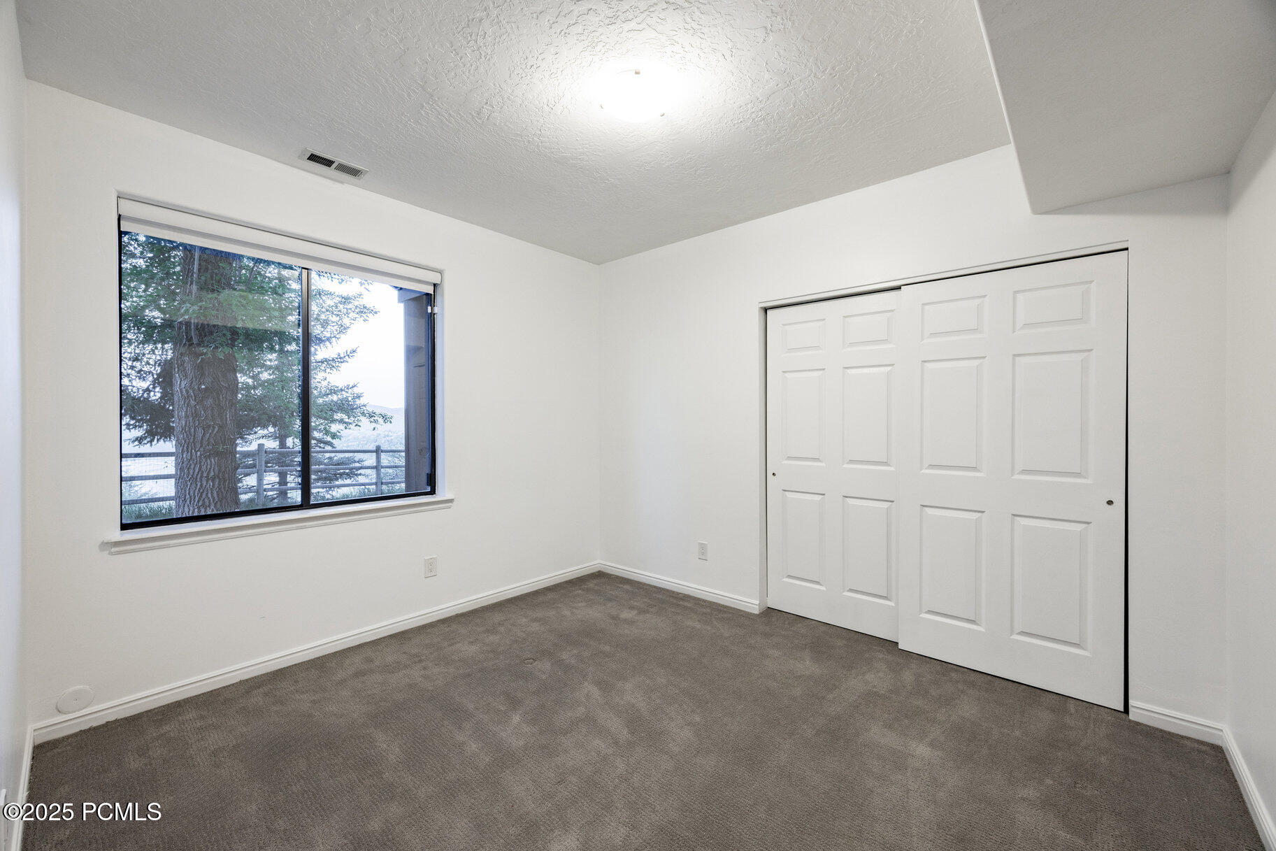 042_4042_hilltop_court034_716