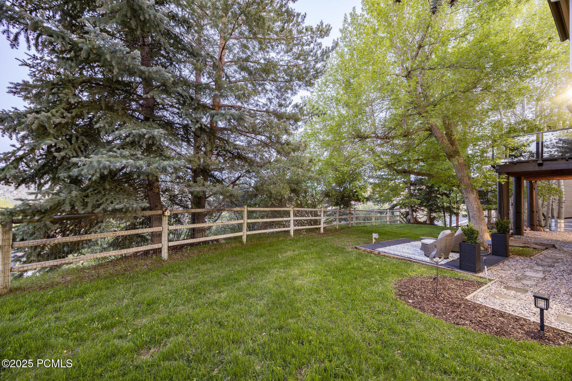 050_4042_hilltop_court044_507