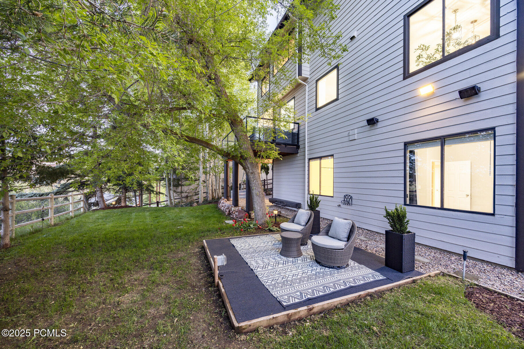 051_4042_hilltop_court045_191