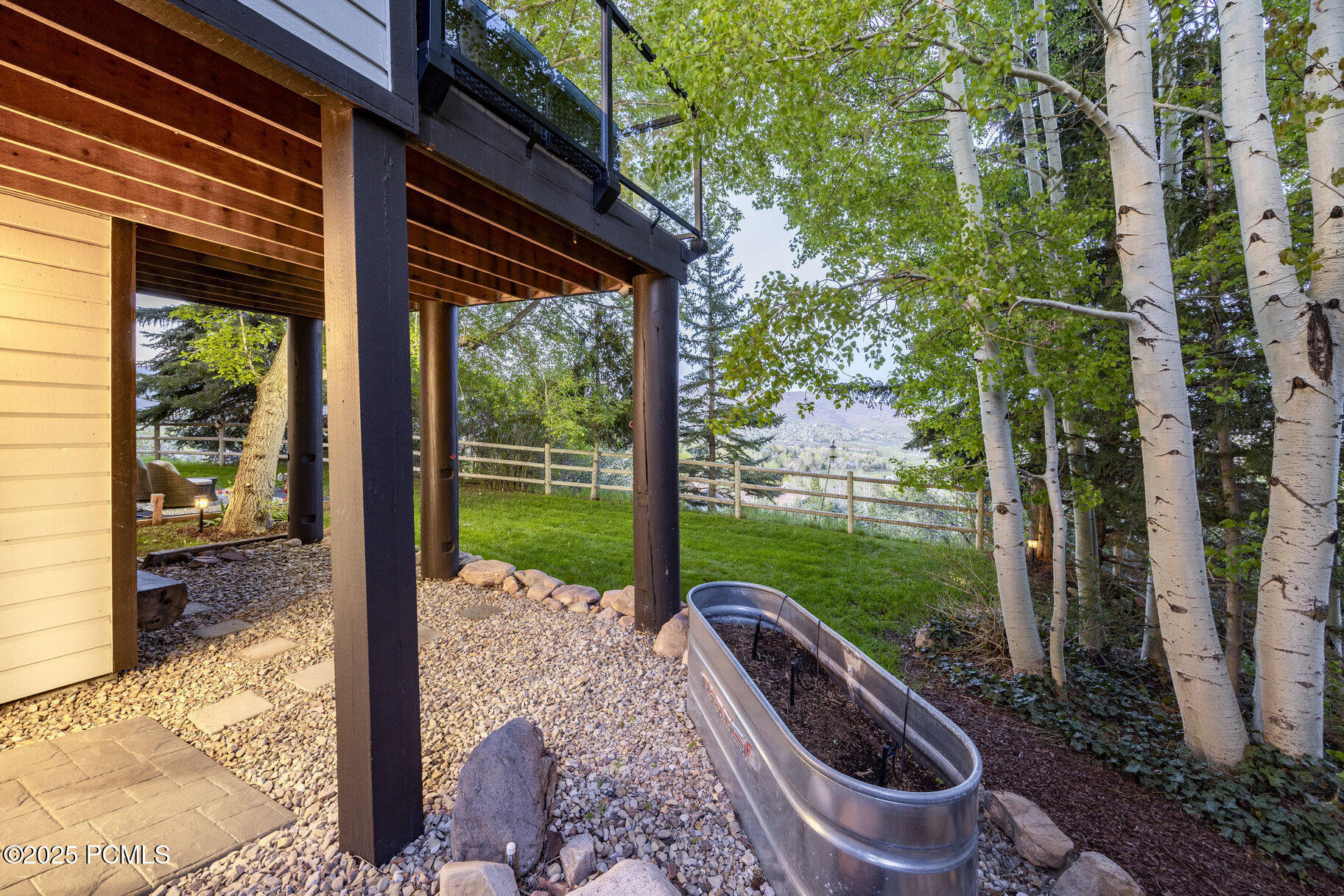 052_4042_hilltop_court048_315