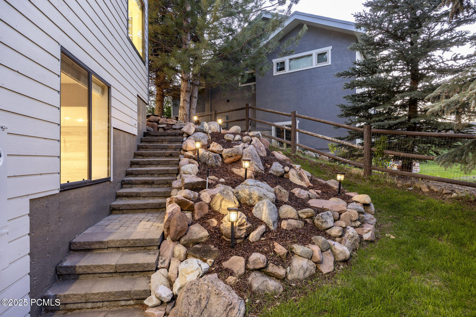 055_4042_hilltop_court051_756