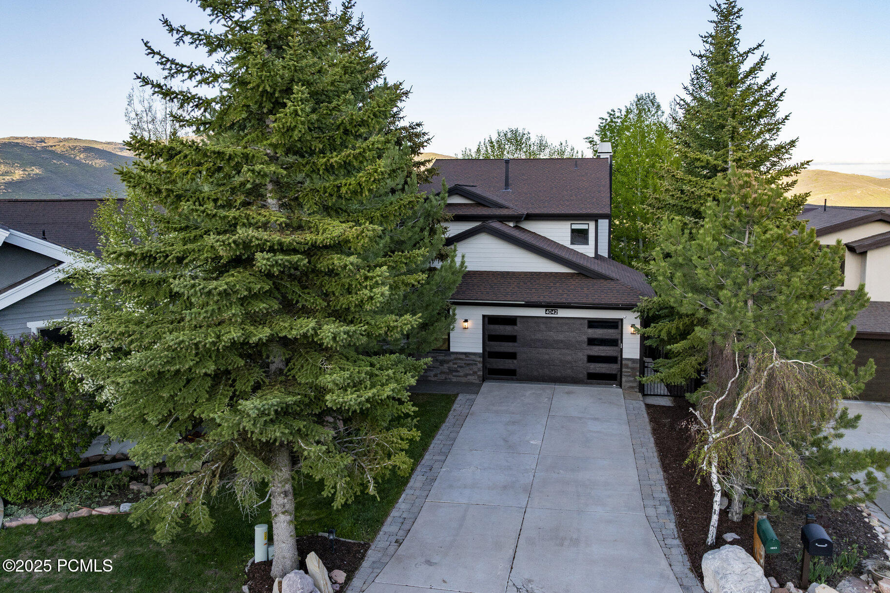 057_4042_hilltop_court054_204