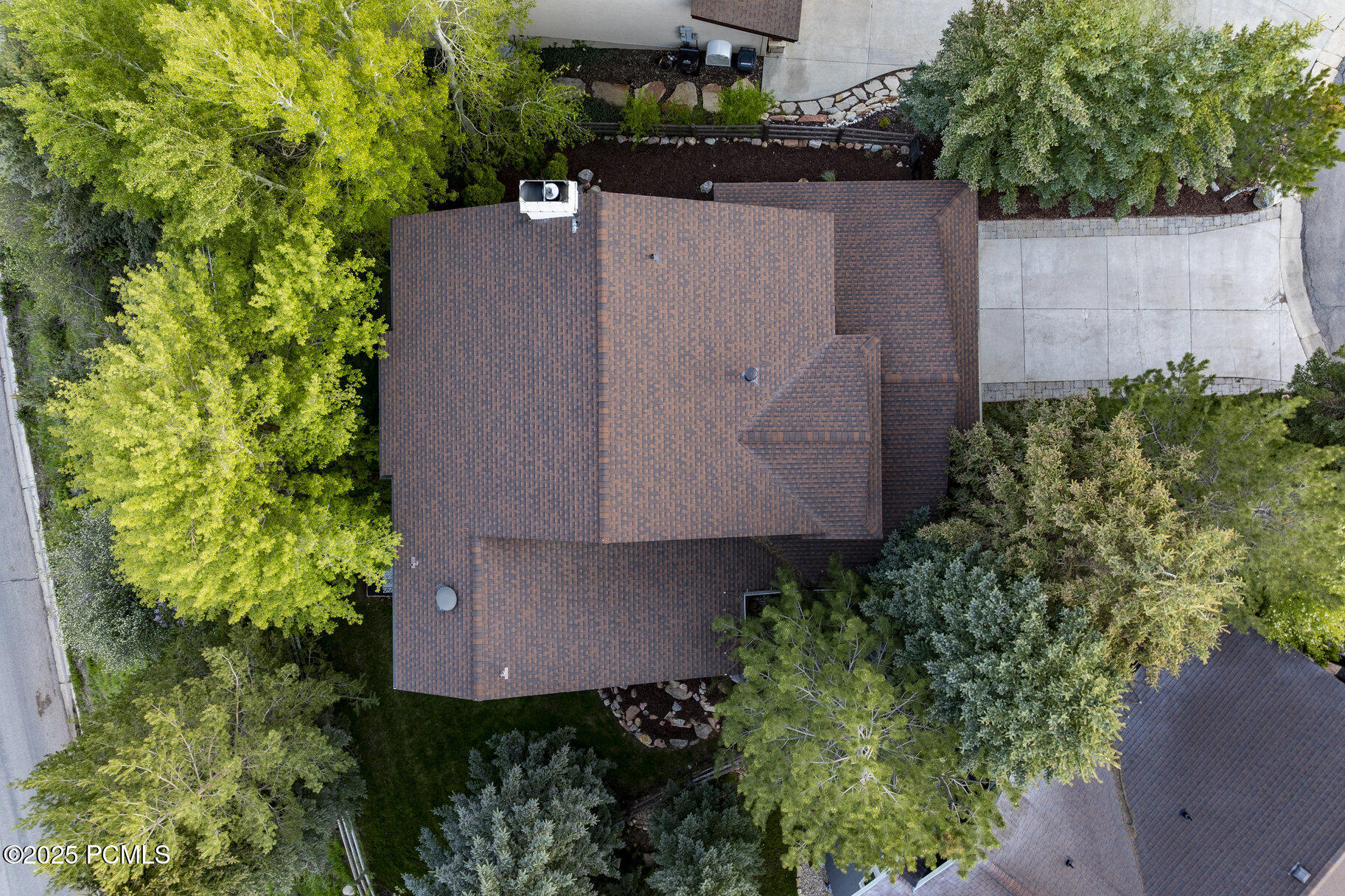 059_4042_hilltop_court056_921