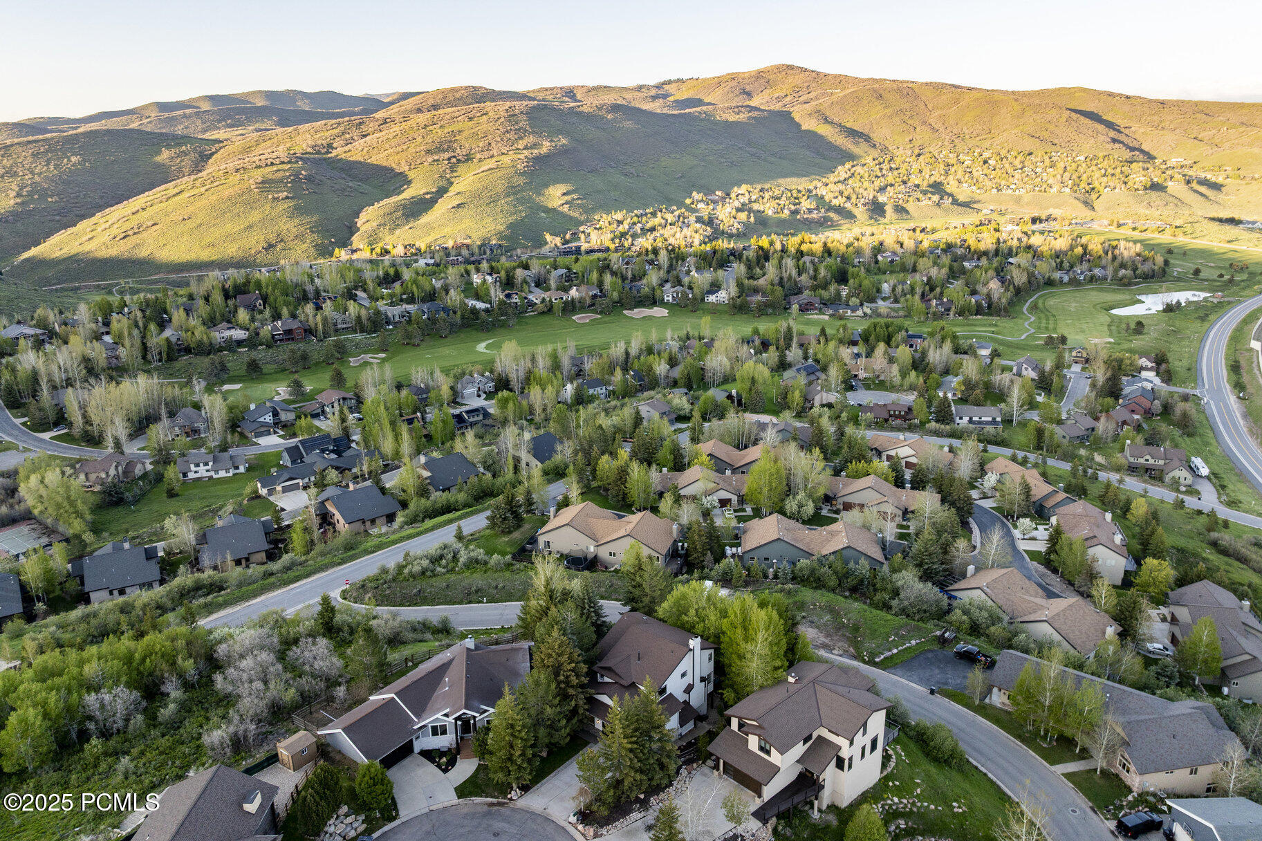 061_4042_hilltop_court058_617