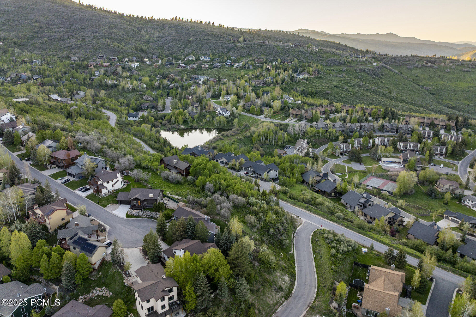 062_4042_hilltop_court059_640