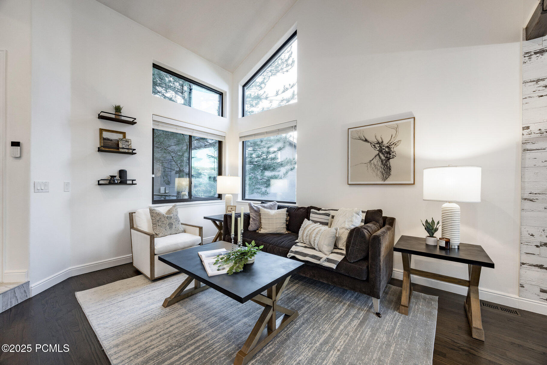011_4042_hilltop_court003_210