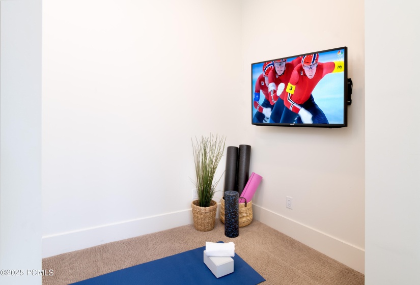 8947_Parleys_Lane_Yoga_25711
