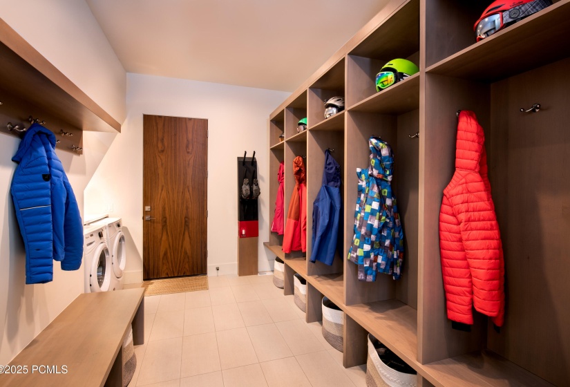 8947_Parleys_Lane_Mudroom_25749