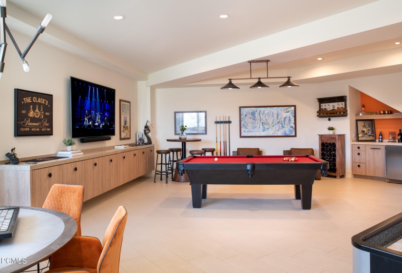 8947_Parleys_Lane_Entertainment_Shp_1377