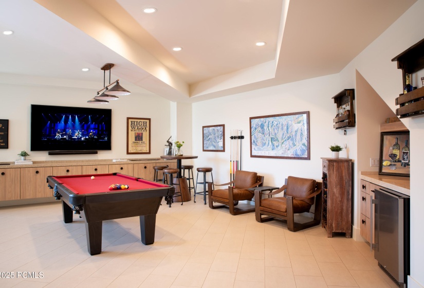 8947_Parleys_Lane_Entertainment_shp_cr_1