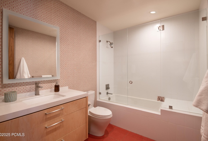 8947_Parleys_Lane_Middle_Bed_Bath_5651