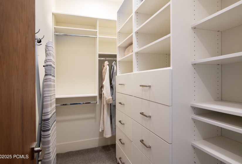 8947_Parleys_Lane_Bar_Closet_shp_5661