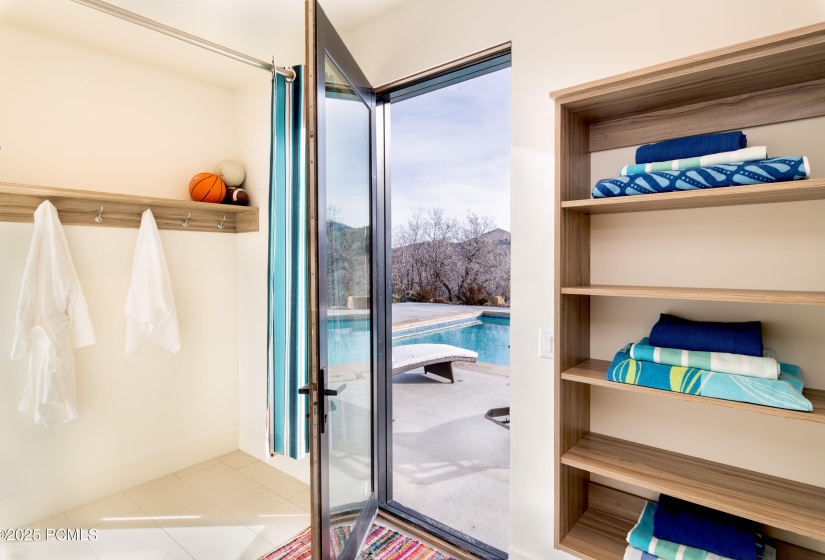 8947_Parleys_Lane_Pool _Change_Room_2634
