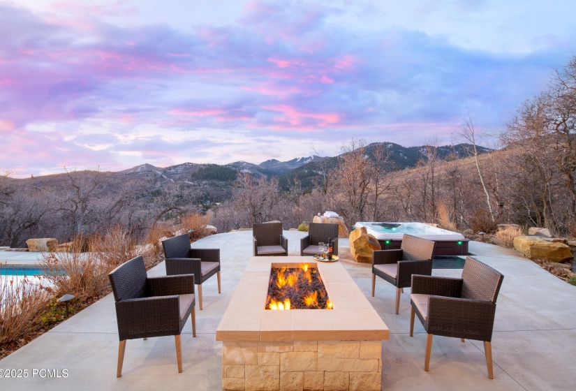 8947_Parleys_Lane_Exterior_Firepit_0787