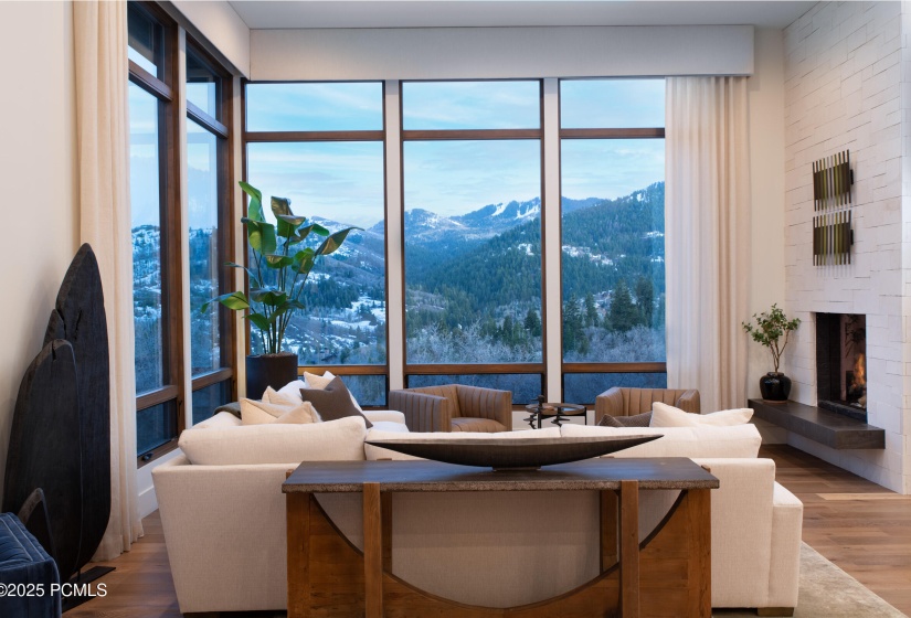 8947_Parleys_Lane_Living_Rm_437923