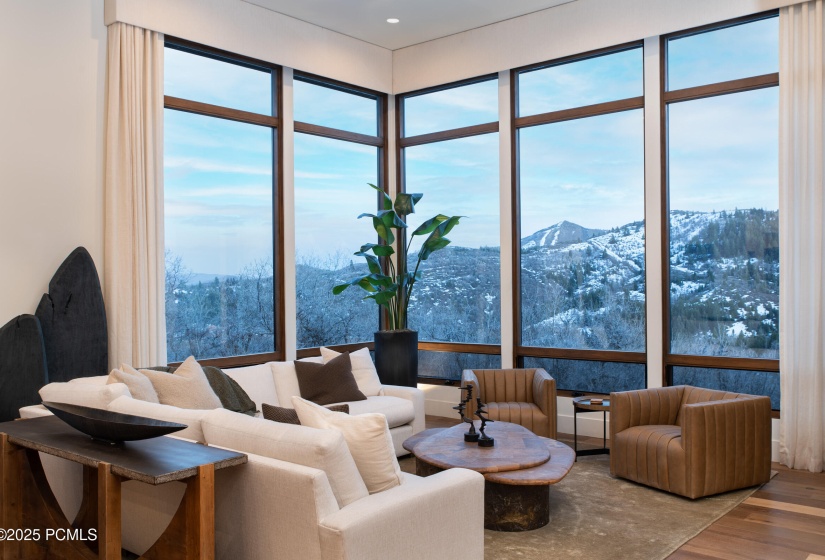 8947_Parleys_Lane_Living_Rm_337912