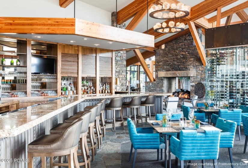 35_Hearth-Dining_1800x1200_4230109