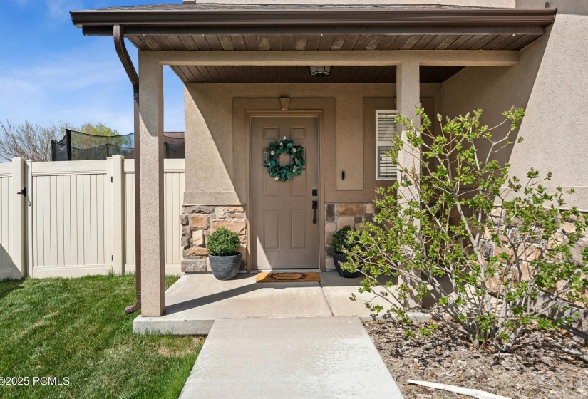 9_Front-Entry_1800x1200_4216082