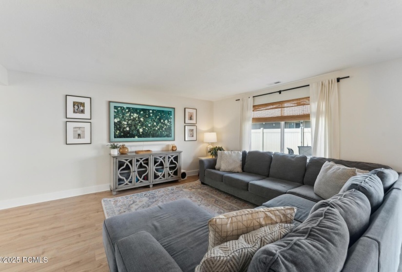 13_Livingroom_1800x1200_4216060