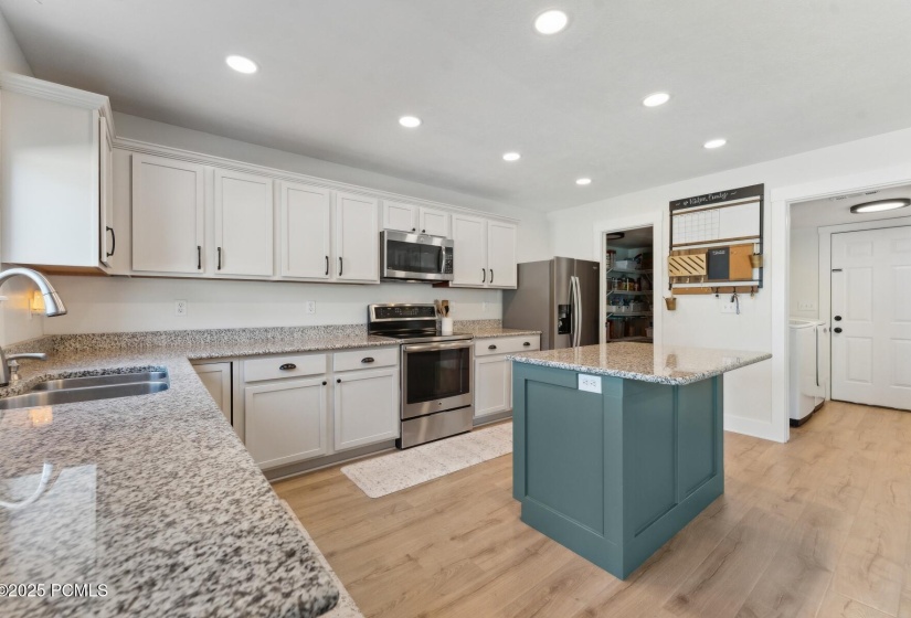 17_Kitchen_1800x1200_4216064