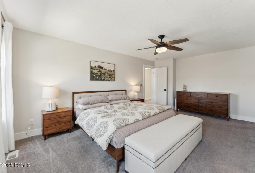 23_Bedroom_1800x1200_4216075