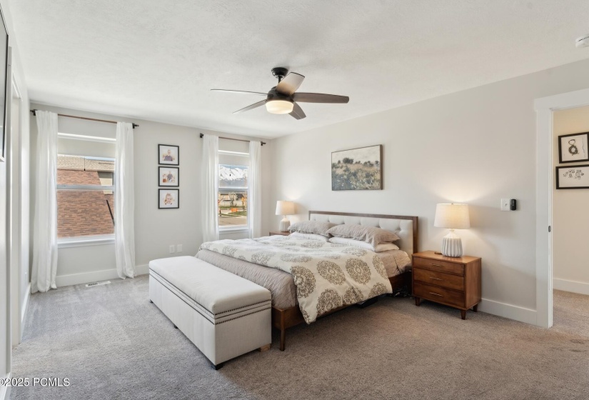 26_Bedroom_1800x1200_4216073