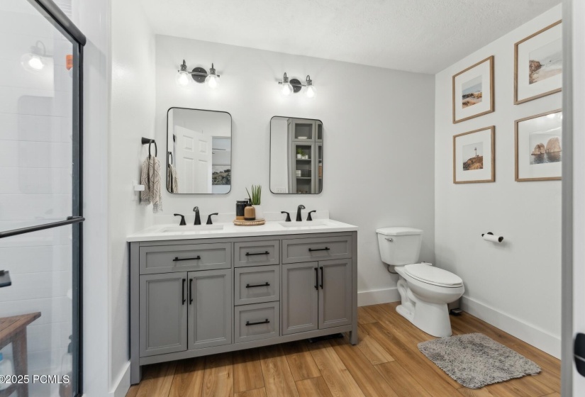 27_Bathroom_1800x1200_4216077