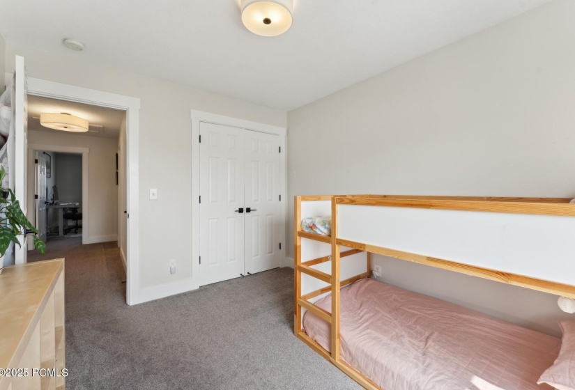 32_Bedroom_1800x1200_4216071