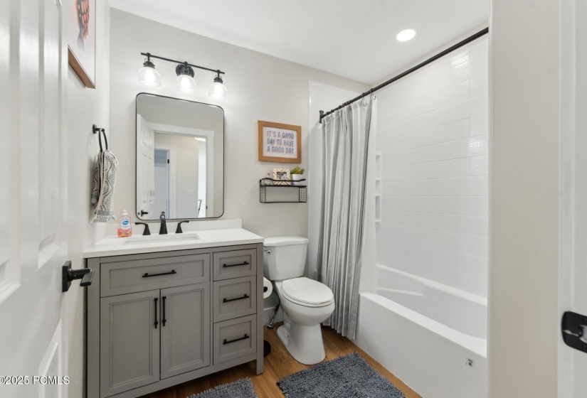 33_Bathroom_1800x1200_4216072