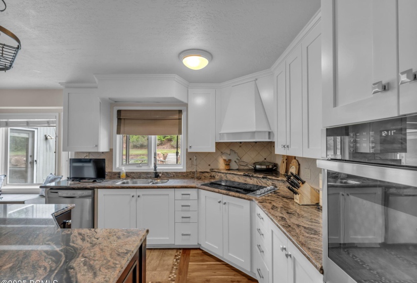 39-web-or-mls-3830-saddleback-rd