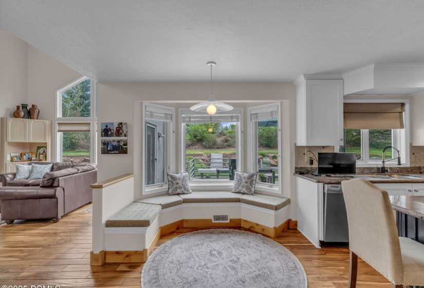 36-web-or-mls-3830-saddleback-rd
