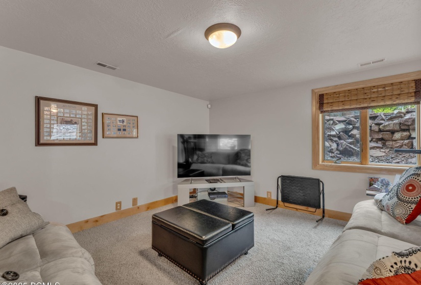 52-web-or-mls-3830-saddleback-rd