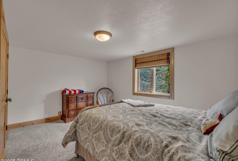 46-web-or-mls-3830-saddleback-rd