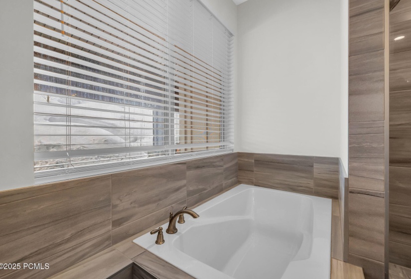 40-web-or-mls-3041-cedar-dr