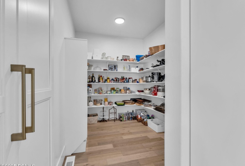 21-web-or-mls-2698-s-bailey-ct