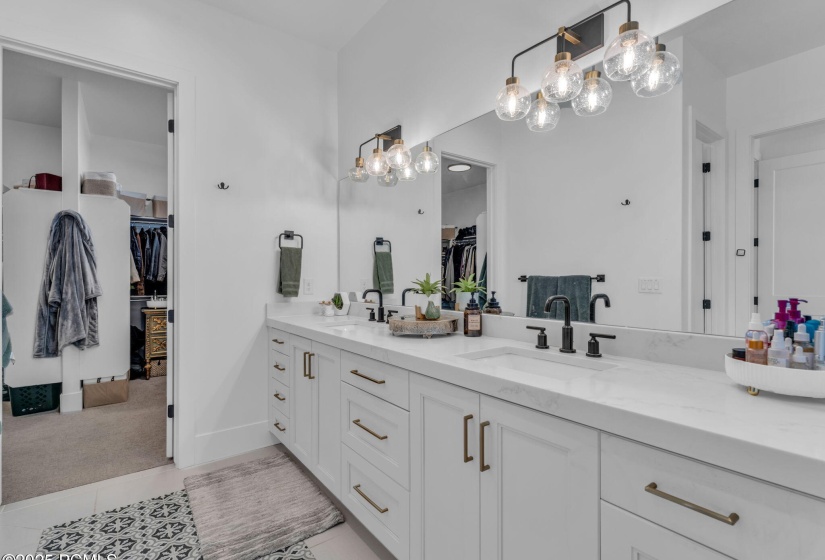 31-web-or-mls-2698-s-bailey-ct
