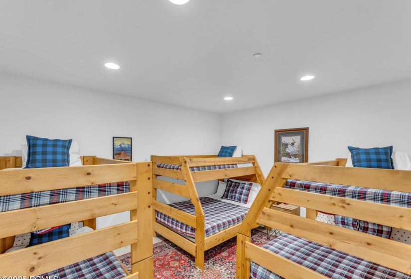 42-web-or-mls-2698-s-bailey-ct