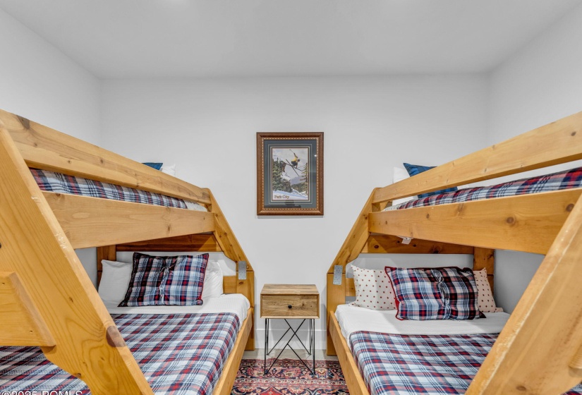 43-web-or-mls-2698-s-bailey-ct